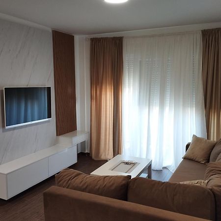 Apartment With Pool Veliko Gradište Exteriör bild