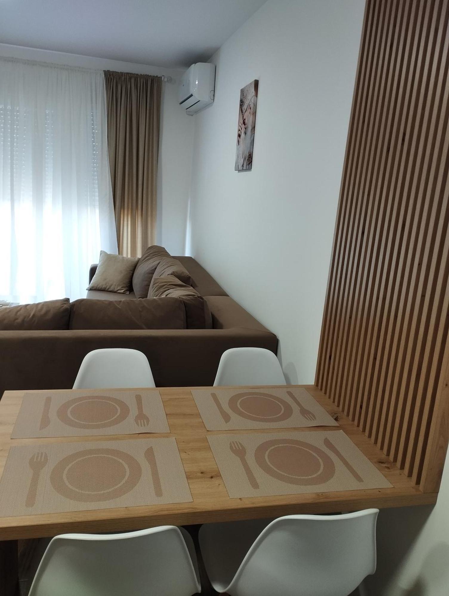 Apartment With Pool Veliko Gradište Exteriör bild